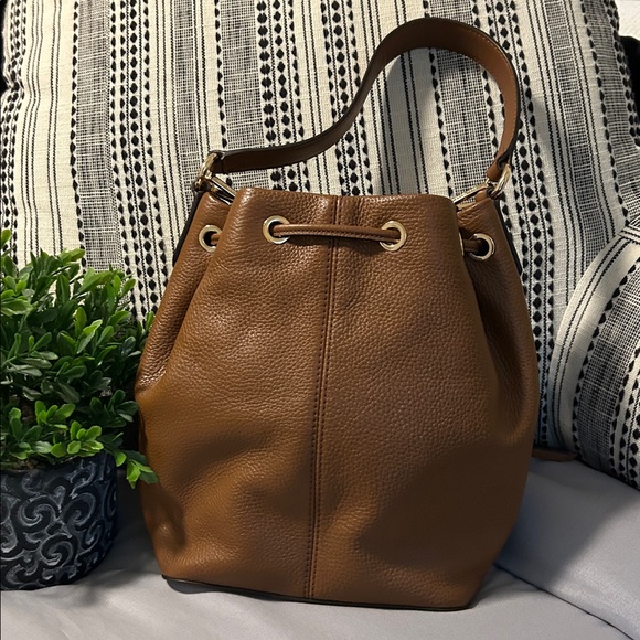 Michael Kors Brynn Bucket Bag NWOT - Picture 3 of 12